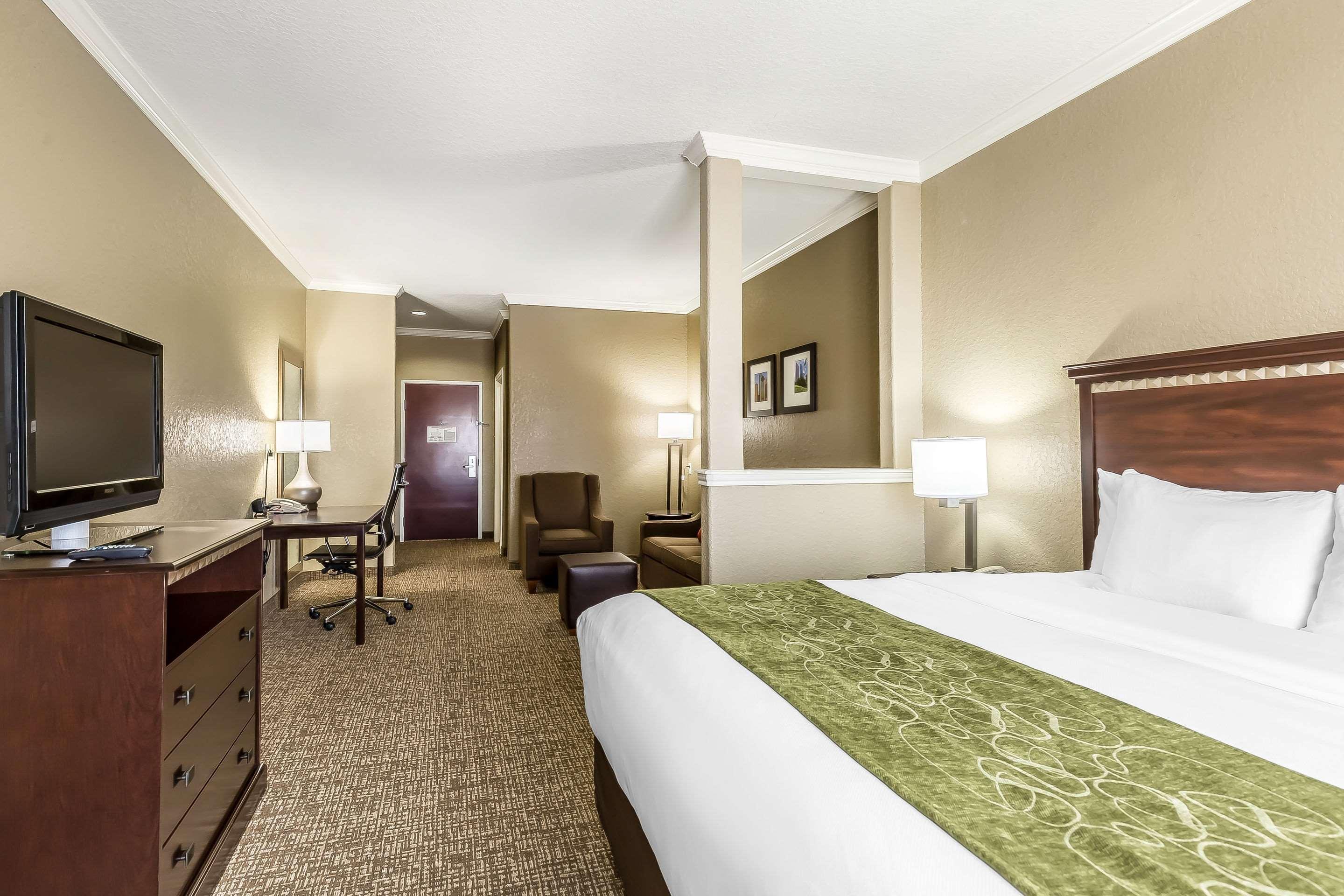 Hotel Comfort Houston Iah Airport - Beltway 8 3*